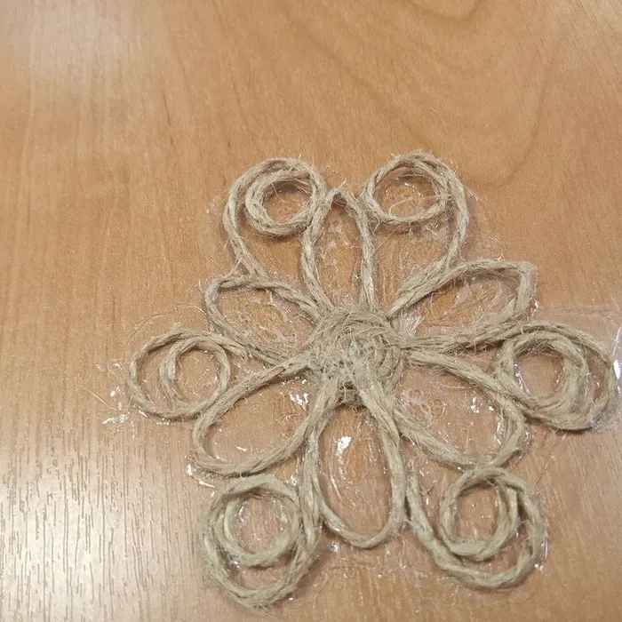 Новогоднее мастерство продолжается: Джутовая филигрань покоряет сердца!